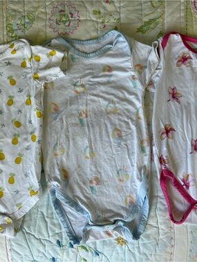 Baby Lightweight Short-Sleeve Bodysuit in Light Blue - Pack Essential